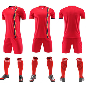 Uniformes de football à manches courtes de style supérieur pour adultes enfants hommes garçons filles-maillots de football et ensembles de vêtements avec impression de logo personnalisé - Product Image 4