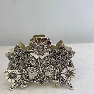 Servilletero con Diseño Floral y Acabado Plateado para Mesa de Comedor, Encimera de Cocina, Decoración del Hogar, Recepción de Invitados y Uso en Eventos - Product Image 1