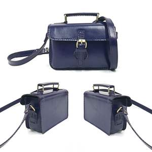 Mini sacoche en cuir bleu foncé de qualité supérieure sac à bandoulière fait main avec style intemporel et design structuré d'Indonésie - Product Image 5