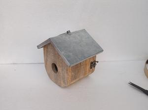 Nichoir en métal galvanisé et en bois - Product Image 2