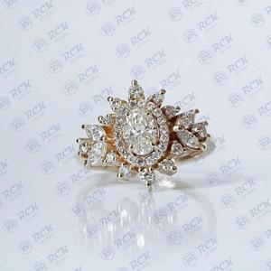 1.00 CTW แหวนเพชรโมอิสซาไนต์ทรงรีตัด18KT ทองเครื่องประดับหมั้นของผู้หญิงคลัสเตอร์แหวนเพชร - Product Image 3