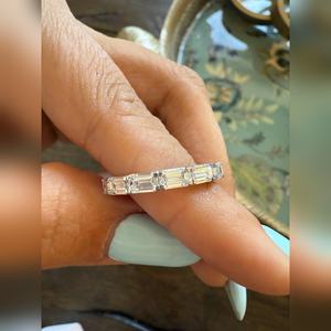 Anillo de Compromiso con Diamante Cultivado en Laboratorio, Corte Esmeralda, Orientación Este-Oeste, 1.70 Quilates, VVS2, Proveedor y Fabricante Mayorista - Product Image 6