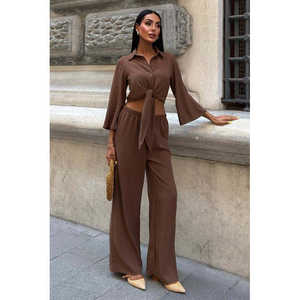 Costume d'été décontracté Ayrobin avec chemise à nouer et pantalon fendu Modèle 10179 - Product Image 3