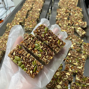 Découvrez le goût de HAUTE QUALITÉ de Blue Lotus Cherish Gourmet GRANOLA BAR avec des amandes grillées, des abricots secs et de l'avoine - Product Image 3