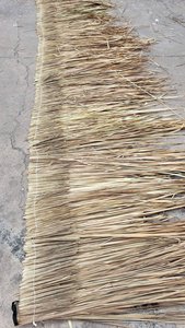 Herramientas gratuitas Paraguas hecho a mano Techo Tiki Bar Hoja de Palma Paja sintética artificial - Product Image 3