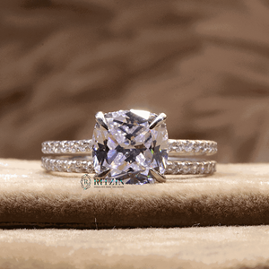 Coussin et coupe ronde halo caché avec accent ensemble de mariée bague de fiançailles pour les femmes - Product Image 6