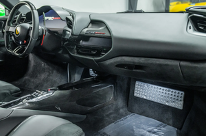 Offre exceptionnelle 2023 - Coupé sport hybride haut de gamme SF90 Stradale - Moteur essence-électrique AWD avec deux portes, extérieur vert et intérieur noir - Product Image 4