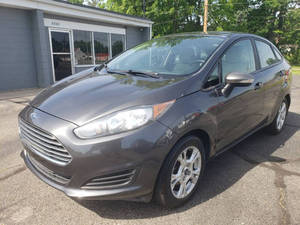 รถยนต์มือสอง ฟอร์ด เฟียสต้า SE ปี 2015 แบบ 4 ประตู ขับเคลื่อนด้วยมือซ้าย เบาะหนัง กล้องมองหลัง ไฟหน้า LED เครื่องปรับอากาศอัตโนมัติ หลังคาซันรูฟ - Product Image 5