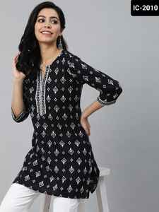 Tops estampados de algodón listos para usar de estilo moderno indio para uso regular y de oficina con tallas grandes disponibles para ropa informal de mujer - Product Image 3