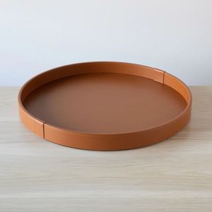 Bandeja de servicio de cuero contemporánea para estante multiusos con lados lisos y apariencia de gama alta para uso multiusos - Product Image 1