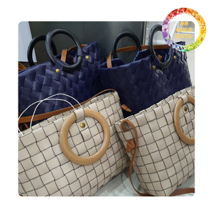 Bolsa de cesta tejida de plástico PVC | Bolsa de compras ecológica y uso diario | Bolsa espaciosa con pajita colorida - Product Image 4