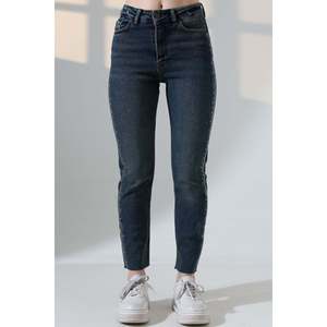 Jeans Mom Fit à rayures et strass 7110 - Bleu clair délavé - Product Image 6
