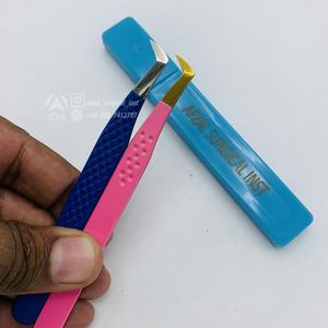 Pinzas de acero inoxidable sostenibles de alta calidad para extensión de pestañas con mango negro y Rosa de Punta dorada CNC personalizado - Product Image 4