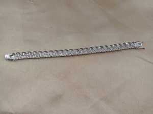Pulsera de tenis de 7 pulgadas para mujer, moderna, con diamantes blancos naturales de corte redondo de 4.60 ct, en plata de ley con baño de rodio. - Product Image 3