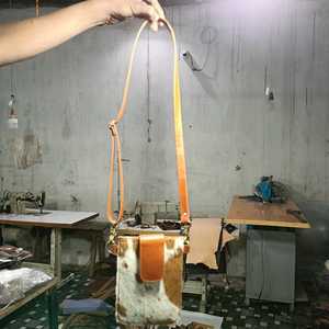 Bolso de mano para teléfono cruzado ecológico con cremallera de cuero de vaca bohemio occidental Fabricante listo para enviar - Product Image 3