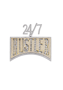 จี้เพชรโมอิสซาไนต์ทรงกลมเจียระไนแบบบริลเลียนท์ ดีไซน์หรูหรา ประดับเพชรเต็มตัว  ทำจากเงินแท้ 925 ชุบทอง 14k และโรเดียม สำหรับงานปาร์ตี้  24/7 Hustler VVS - Product Image 2