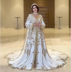 2025 @ New robe de caftan blanche traditionnelle algérienne avec sentier avec perles de verre en cristal embellies, Dabka, travail de perles pour mariage - Product Image 1