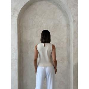 Blusa de Mujer sin Mangas con Patrón de Cuadros Tejida a Crochet, Camisas de Moda al por Mayor - Product Image 1