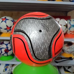 Ballon de football en PU blanc en gros, en stock, offres Shopey, taille officielle 3, mini-match, cousu à la machine, PVC thermocollé - Product Image 5