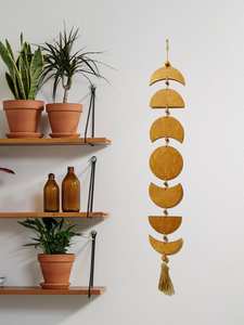 Tenture murale en bois ethnique faite à la main avec broderie Kutchi traditionnelle, un ajout artistique riche à la maison culturelle Drcor - Product Image 3