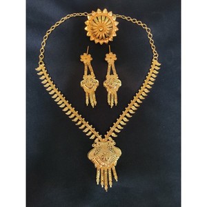 Collier Boucles d'oreilles et bague en plaqué or 22 carats de qualité véritable serti de bijoux de style luxueux à vendre par les exportateurs - Product Image 1