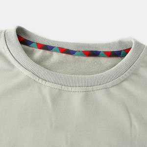 Sudadera personalizada con diseño clásico de cuello redondo, acabado suave y corte relajado para uso diario, sudadera para hombre. - Product Image 3