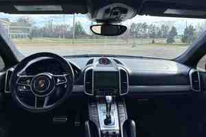 2024 GTS 400Ps เครื่องยนต์เบนซินแบบดูดอากาศธรรมชาติ ขับเคลื่อนสี่ล้อ แพ็คเกจพรีเมียม พลัส เกียร์อัตโนมัติ เบาะหนัง ล้อแม็ก R18 ยูโร 4 หลังคาซันรูฟแบบพาโนรามา - Product Image 3