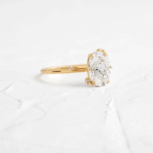 Bague en diamant personnalisée fabriquée en Inde avec option de gravure pour les cadeaux d'entreprise ou les commandes spéciales disponibles à la vente - Product Image 3