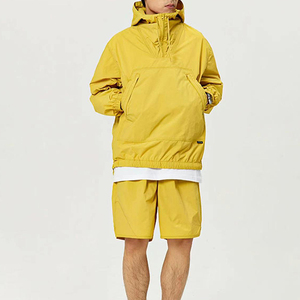 Conjunto de pantalones cortos y chaqueta cortavientos de nailon con media cremallera y logotipo personalizado OEM de alta calidad, chándal cortavientos de 2 piezas - Product Image 2