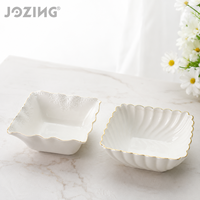 Ensemble de 2 bols carrés en porcelaine blanche avec bord doré, décor festonné et gaufré, style américain, passe au micro-ondes