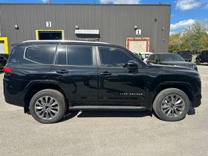 CLEAN USED 2024 pour 300 VXR 3.5P Turbo Diesel R20 Conduite à gauche Intérieur foncé Sièges en cuir Toit ouvrant automatique - Product Image 4