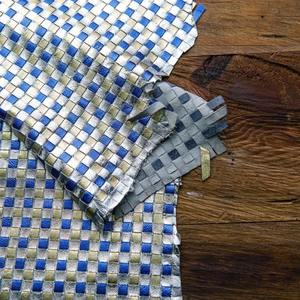 Cuir tissé métallique bleu argent et or mélangé personnalisable 1 à 12 pieds carrés Produit en cuir de qualité supérieure. - Product Image 1