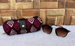 เคสแว่นตาพิมพ์ลายที่ทำด้วยมือของอินเดียพร้อมแม่เหล็กฝาปิดซิปฝาครอบนี้ช่วยป้องกันรอยขีดข่วนฝุ่นได้ดีกว่า - Product Image 4