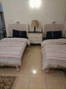 Cadre de lit king-size en bois massif fait à la main avec pied de lit, luxe, sculpté à la main, meubles de chambre à coucher de qualité supérieure - Product Image 3