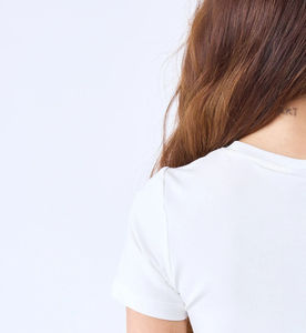 Camisetas Cortas de Algodón Ajustadas con Logotipo Gráfico Personalizado OEM, Camisetas Cortas de Alta Calidad para Mujer - Product Image 3