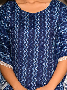 ชุดเดรสคาฟทันผ้าฝ้ายทอ 100% ลายพิมพ์สีน้ำเงินสำหรับผู้หญิง พร้อมขอบเอวธรรมชาติและขอบลูกไม้ - Product Image 5