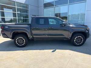 Toyota Tacoma TRD Sport 2025 SUV Gris, Faros LED, Transmisión Automática, Neumáticos R19, Motor de Gasolina, 5 Asientos, Interior de Tela - Product Image 5