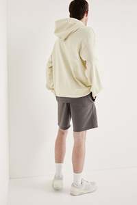 Sweat à capuche coupe ample et décontractée pour homme doublé en jersey de coton mélangé à manches longues kangourou avec poches latérales en diagonale - Product Image 4