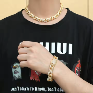 Bold Stylist Cadena cubana de 16mm en oro amarillo vintage Iced Infinite Shape Moissanite Diamond para ocasiones de regalo Disponible en EE. UU. - Product Image 6