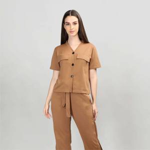 Conjunto de conjunto informal para mujer: parte superior e inferior a juego elegante sin esfuerzo para un aspecto completo - Product Image 1