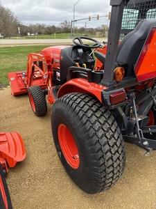 รถแทรกเตอร์ขนาดเล็ก คูโบต้า รุ่น LX2620SUH |   รถแทรกเตอร์ดีเซล 26 แรงม้า ขับเคลื่อน 4 ล้อ สำหรับการเกษตรและจัดสวน - Product Image 5