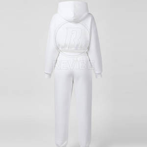 Trajes Deportivos para Mujer con Diseño Personalizado y Bajo MOQ, Ropa Deportiva para Mujer para Uso en Exteriores, Traje Deportivo para Mujer con Color Personalizado - Product Image 4