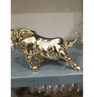 Figurine de taureau vintage antique en métal poli plaqué argent, décoration rustique moderne pour la maison, pièce d'art de collection pour table ou étagère
