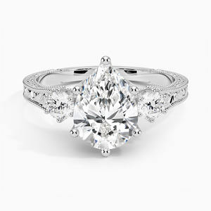 Anillo de compromiso de tres piedras de oro blanco de 14 quilates con diseño personalizado VVS Lab Grown Pear Cut Diamond Signature Style para mujer al mejor precio - Product Image 1