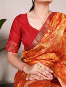 Sari Kanjivaram élégant avec tissage Zari classique et blouse non cousue, fournisseur en gros de vêtements ethniques à la mode en vrac - Product Image 6