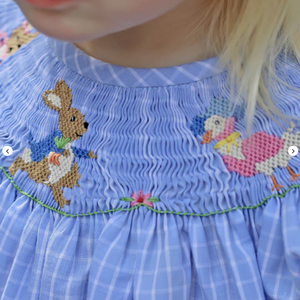 Ropa para niños niña vestido ahumado a mano día de Pascua con bordado de conejo diseño personalizado al por mayor de Vietnam - Product Image 4