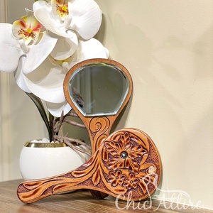 Espejos de bolsillo de mano personalizados de cuero excavado real de diseñador floral de alta calidad Espejos de diseñador personalizados en tarifas al por mayor - Product Image 1
