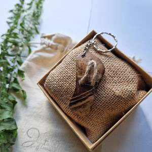 Accesorios únicos de cáscara de coco, que combinan la artesanía tradicional con un diseño moderno, ofreciendo un estilo de vida ecológico. - Product Image 2