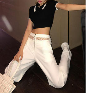 เสื้อยืดโชว์สะดือของผู้หญิงทรงสลิมมิ่งด้านหน้าสำหรับฤดูร้อนออกแบบโลโก้ตามสมัยนิยมด้วยผ้าฝ้ายเป็นมิตรกับสิ่งแวดล้อม - Product Image 3