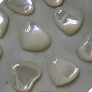 Bijoux en coquillages Love Seashell, insert de coquille polie taillée pour pendentif, options blanc et argent, marque Caspla Shell - Product Image 2